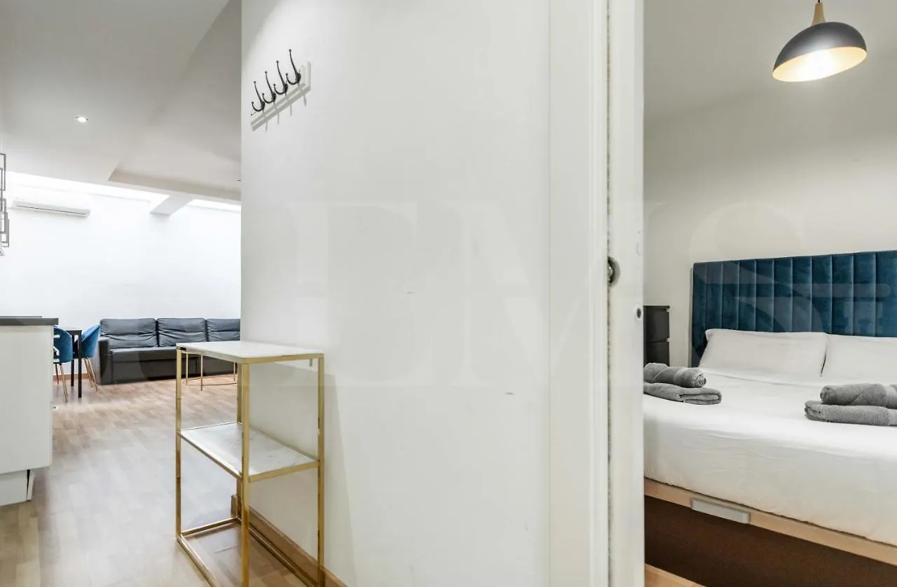 Large Apartment in the heart of Málaga 0*,